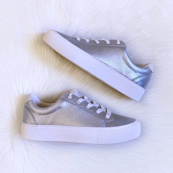 UGG Women’s Zilo Metallic Silver Sneakers - Picture 4 of 8